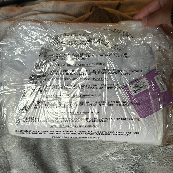 Lisa Frank x Loungefly Markie Reflection Crossbody Bag - Picture 6 of 6